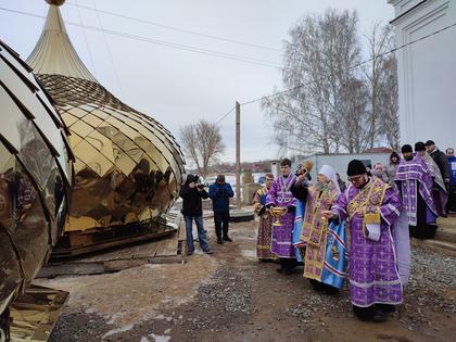 Воскресенский храм  в селе Пушкино Ромодановского района увенчался куполами